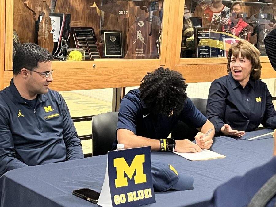Senior+Adam+Samaha%2C+with+his+parents+and+coaches+by+his+side%2C+officially+signs+his+letter+of+intent+to+the+University+of+Michigan.