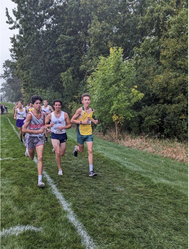 Junior Varsity runner junior Soren Stone-Palmquist keeps up the pace as he attempts to beat the other runners to the finish line. Soren did not set an overall personal record in this race, but he ran the fastest time he did in this season. Photo courtesy of Lucas Weintraub. 