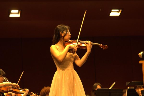Nancy Liu performing the first movement of Henryk Wieniawskis Violin Concerto in D Minor. 