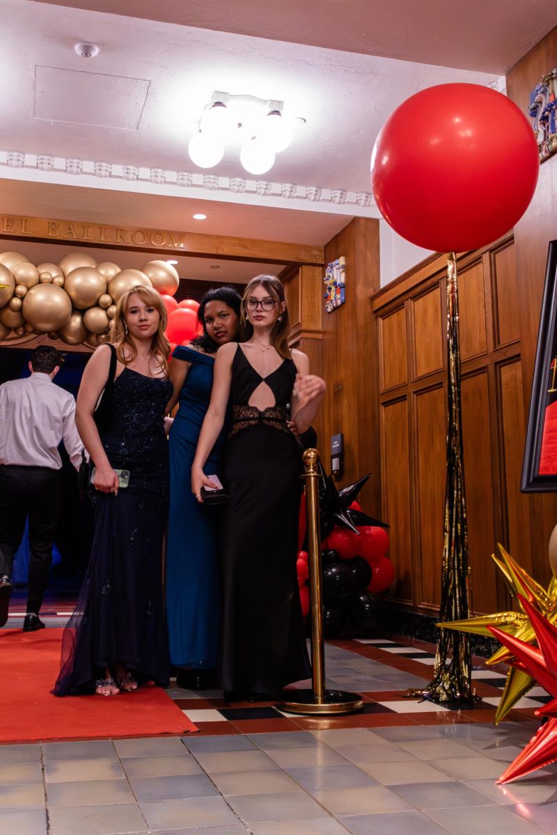 Lola Barrett, Cecelia Embry, and Cameron Esper posing in at the red carpet.