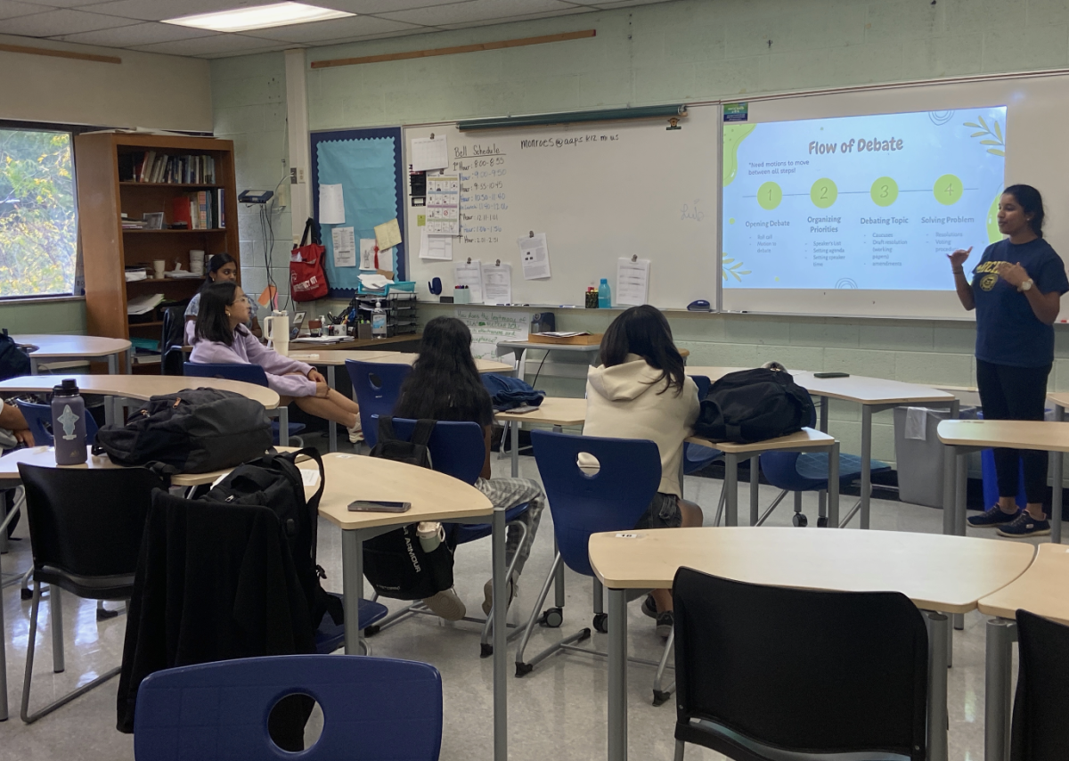 Students gather together to learn about how to debate in Model UN. Photo in courtesy of Ella Yip. 