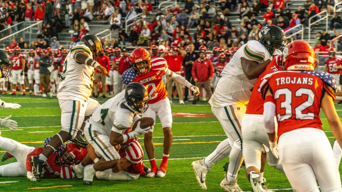 Sophomore Nate Sydney takes a handoff from Brandon Willis on September 6th, 2024 in a thrilling matchup between Huron High School and Monroe High School.