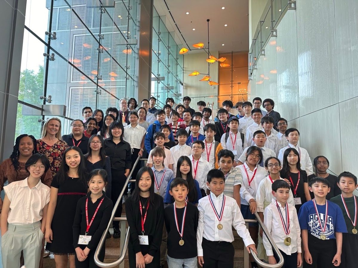Ann Arbor’s Academic Games team, from 5th grade to 12th, poses together at Nationals. Photo courtesy of the Ann Arbor Academic Games team.