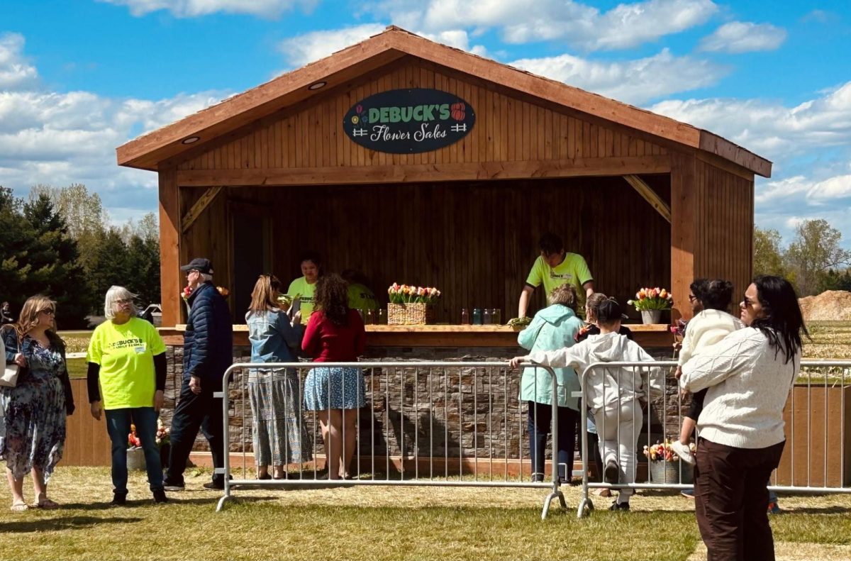 When they were done picking tulips, people were instructed to go to the “Debuck’s Flower Sales” stand to check out. People were then given a baggie of water with a string to tie them together. They were also given the option to purchase an additional vase to carry around their flowers, and if they had picked fifteen tulips or more, they were given the vase free of cost. 